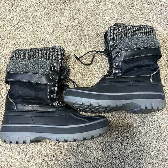 Boys Snow Boot size 3 - Picture 1 of 7